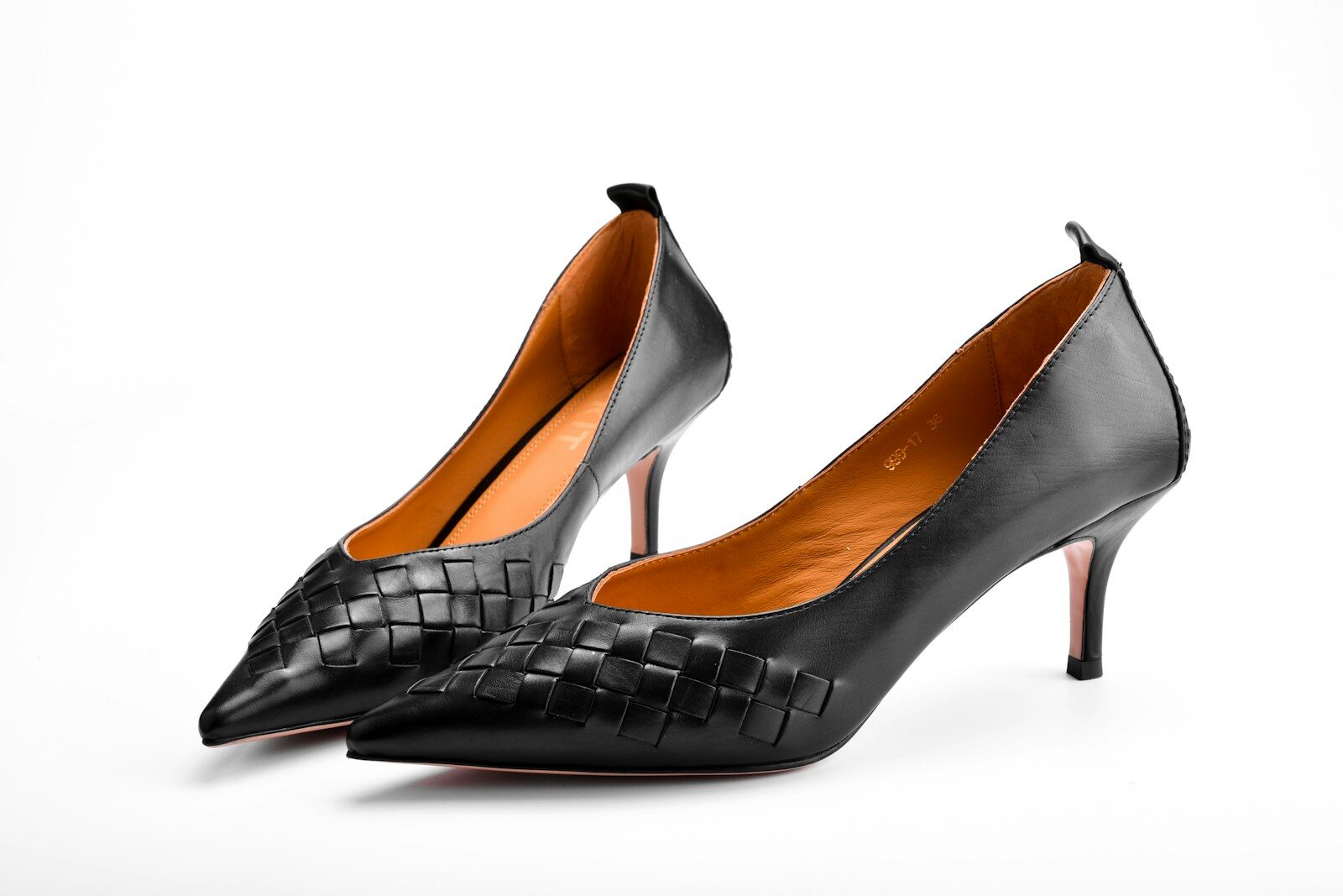 Round-Toe Classic Leather Pumps