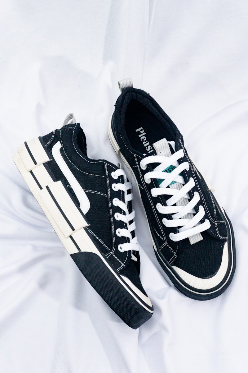 Distressed Canvas Low-Top Shoes